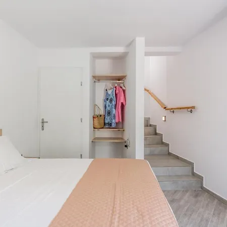 Armenakishouses Pollónia