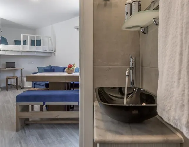 Armenakishouses Nyaraló